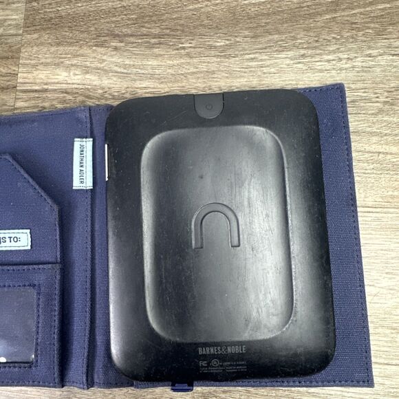 Barnes & Noble Nook Reader W/ Simple Touch BNRV300 Wi-Fi 6in Black W/ White Trim - Picture 2 of 6